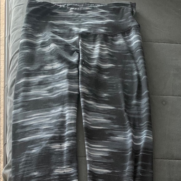 Old Navy Active Wear Leggings - Picture 3 of 5